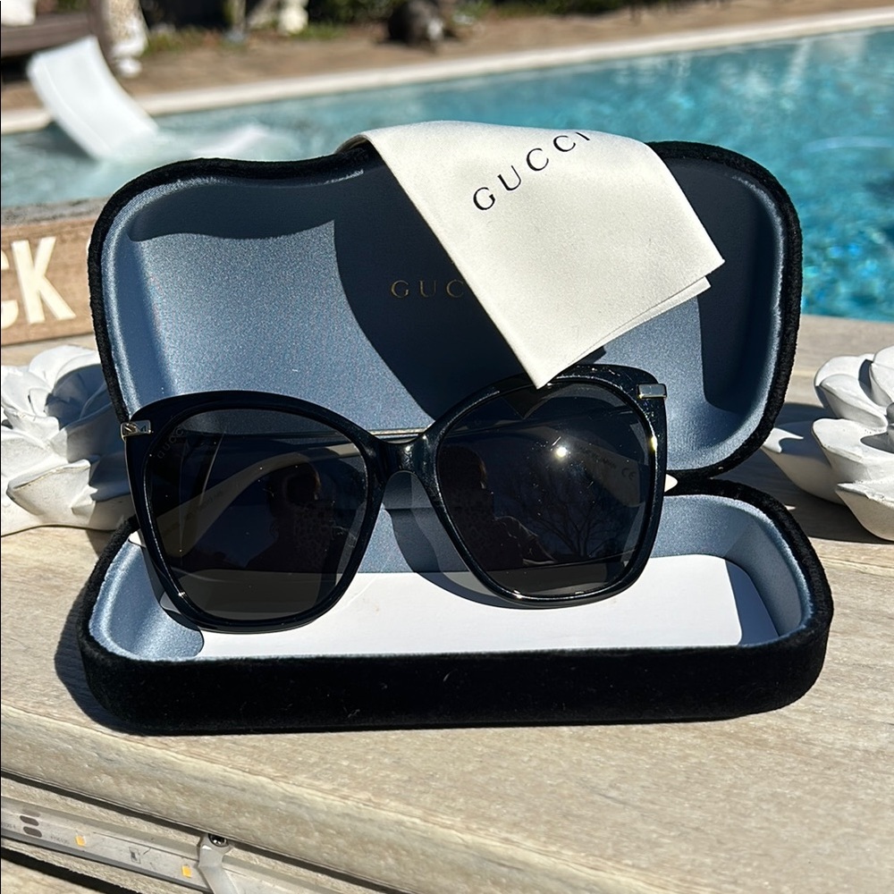 Gucci Sunglasses with Authentic Case